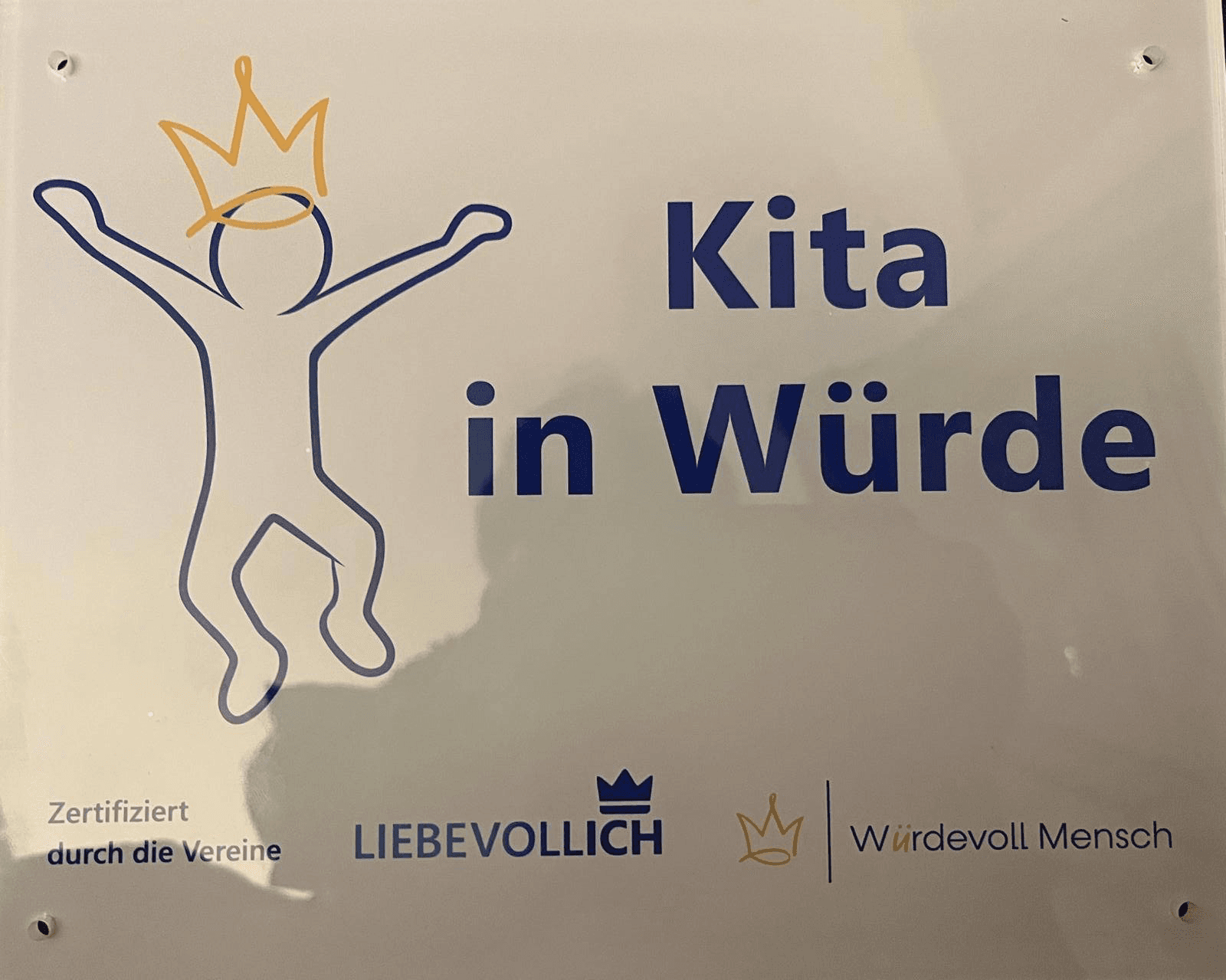 Kita in Würde — Zertifizierungsschild